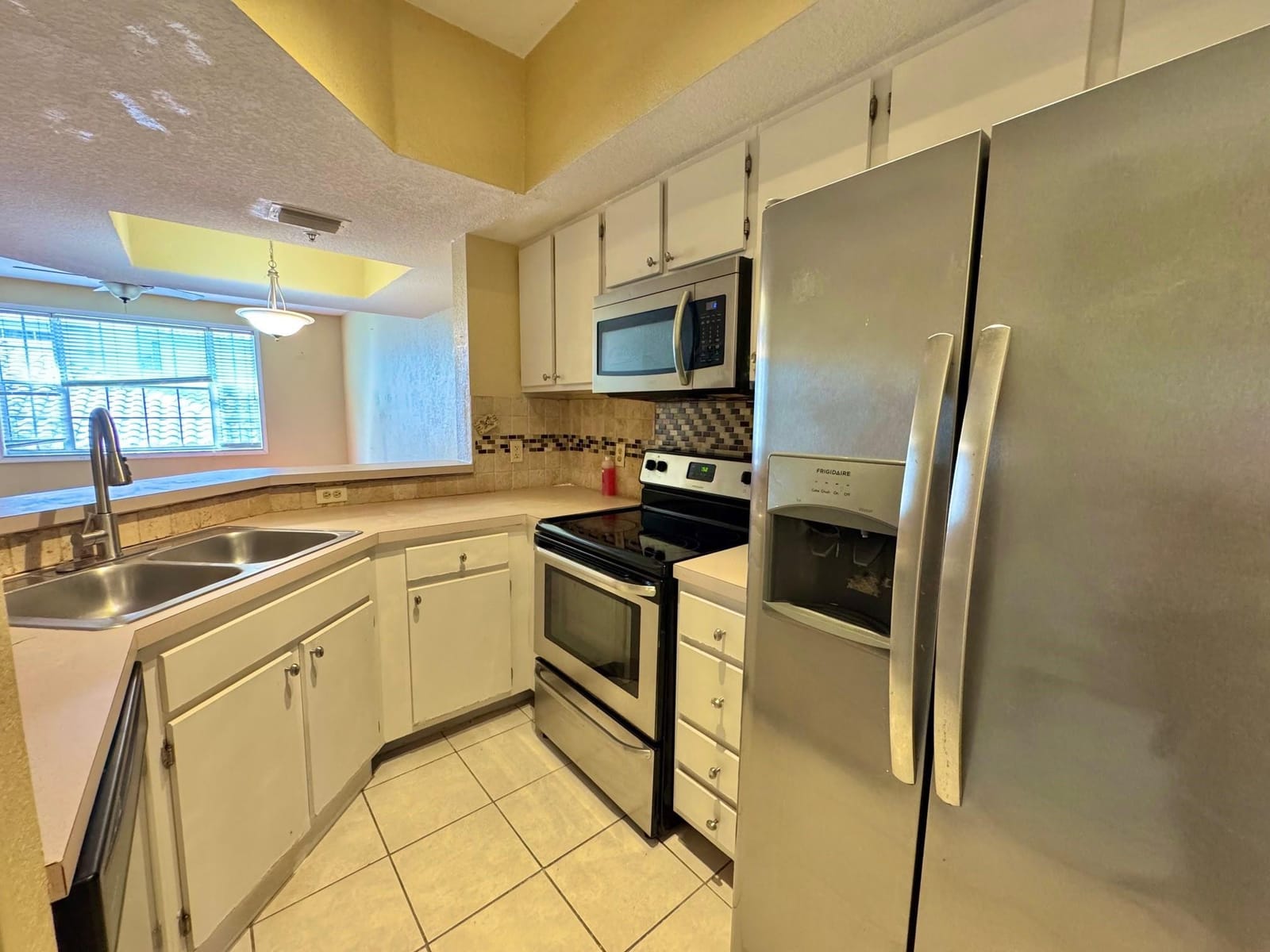735 SW 148th Avenue 1704 — photo 3