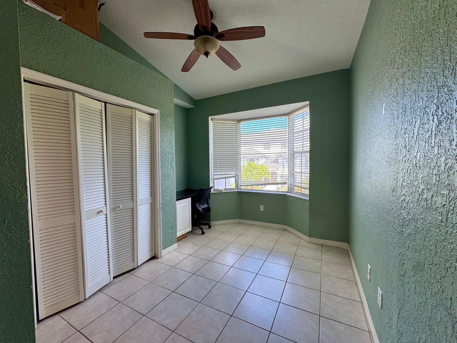 735 SW 148th Avenue 1704 — photo 10