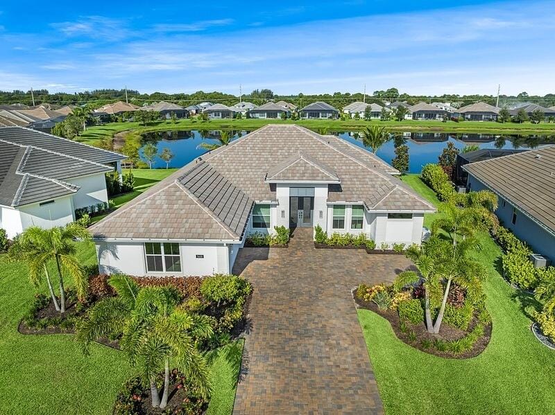 5610 Bent Pine Square, Vero Beach, FL 32967