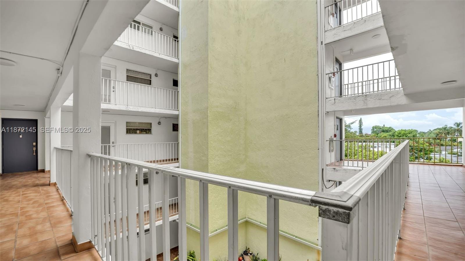 8001 Crespi Boulevard 4B — photo 2
