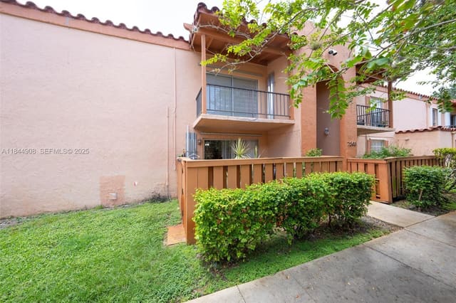 7208 Fairway Drive I6, Miami Lakes, FL 33014