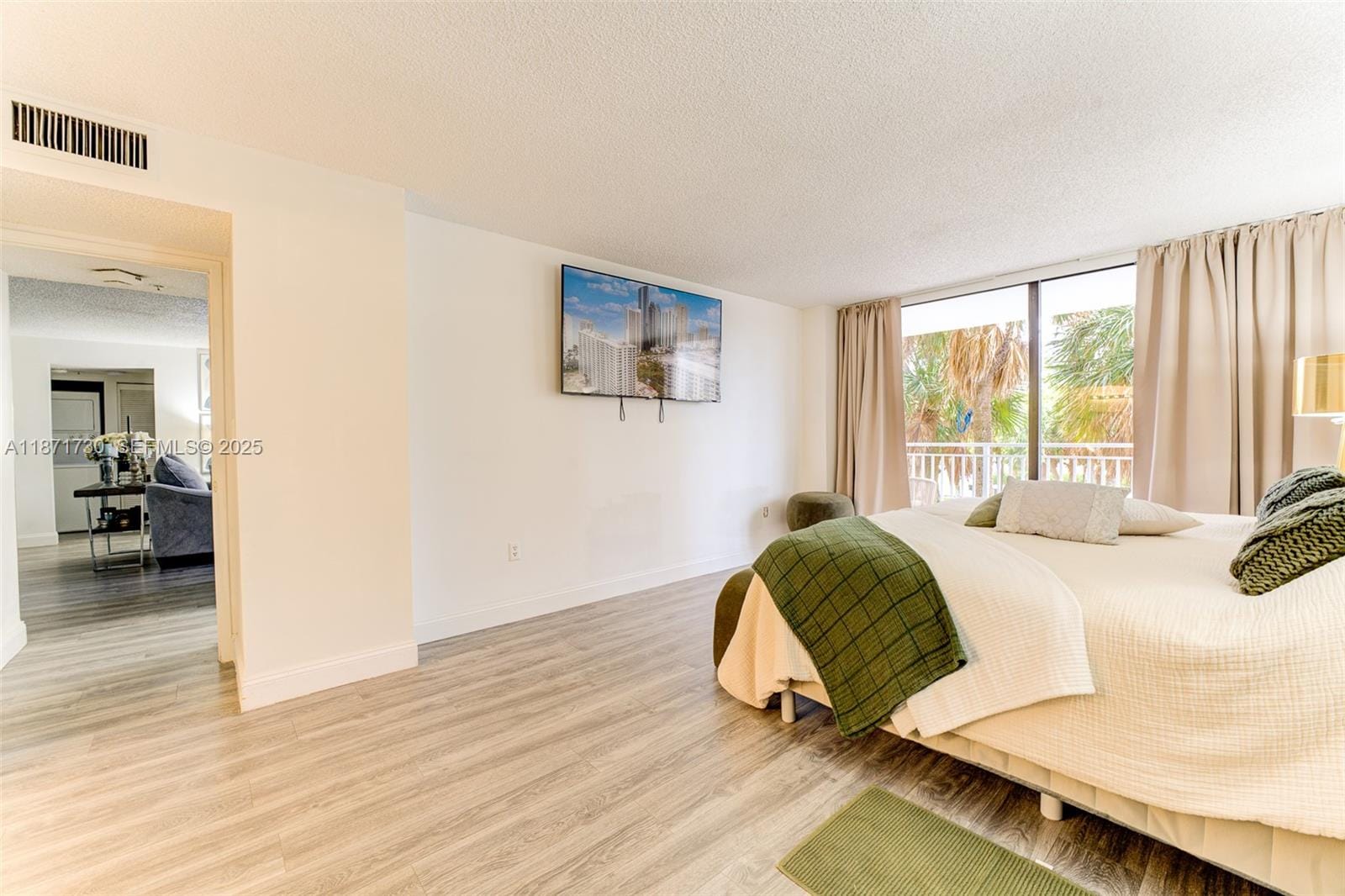 210 174th Street 312, Sunny Isles Beach, FL 33160 photo 17
