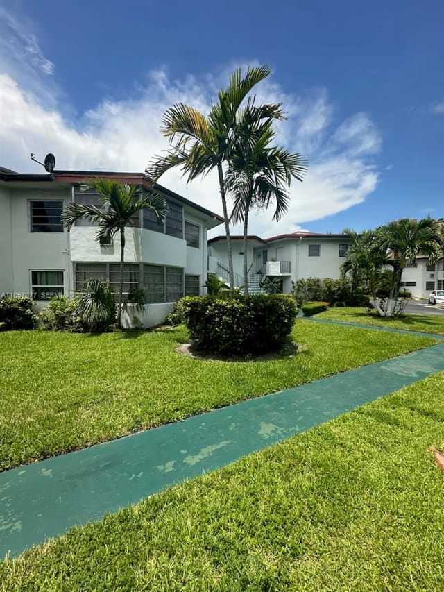 18740 NE 18th Avenue 143, sold in Sky Lake Gardens No 4 Con, Miami, FL