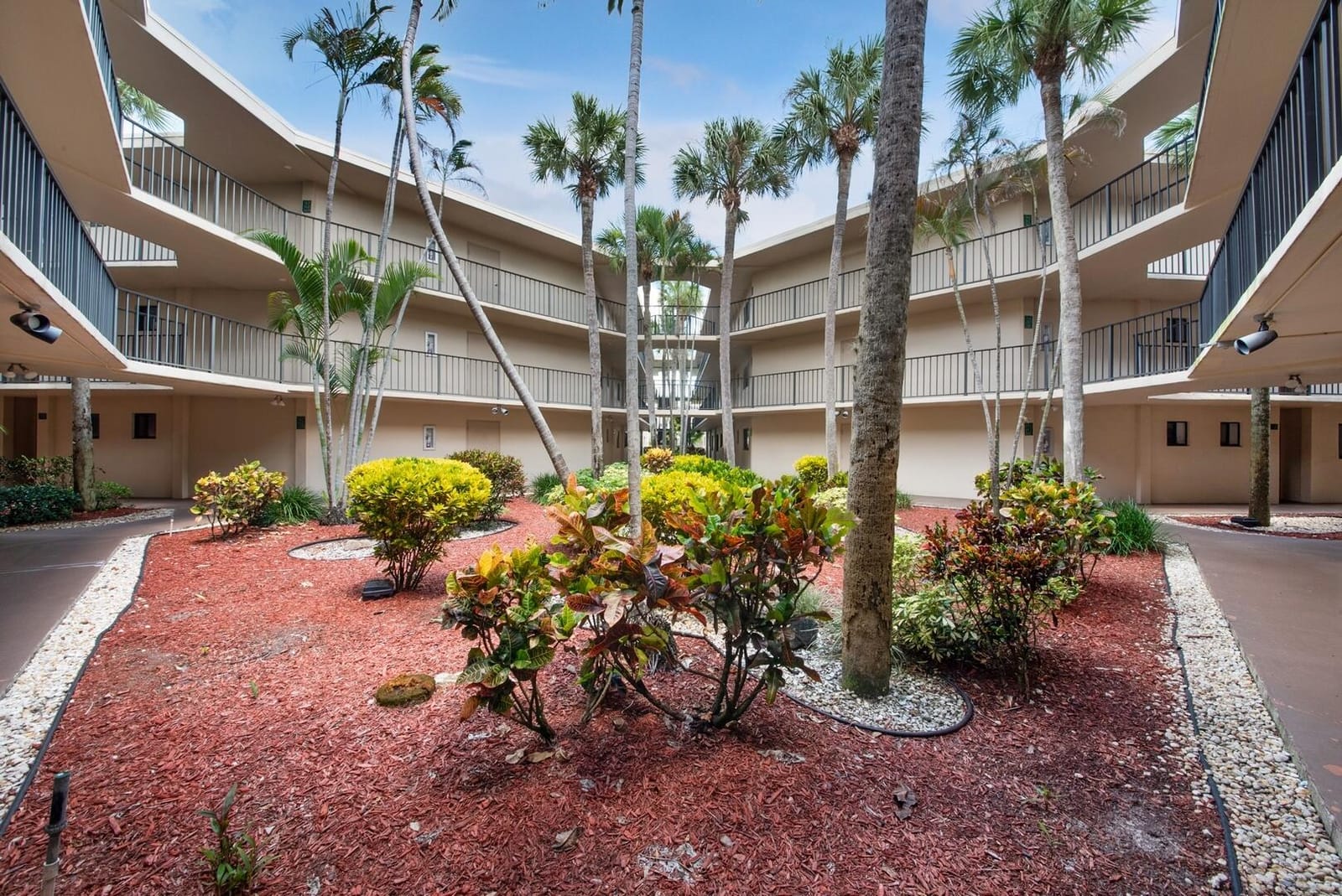 5310 Las Verdes Circle 118, Delray Beach, FL 33484 photo 19