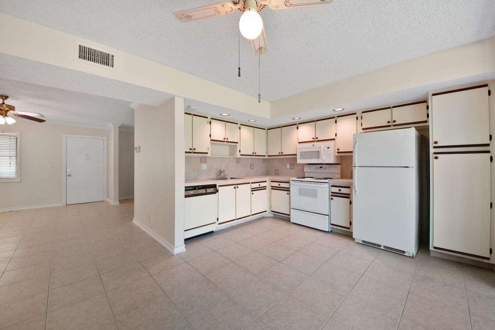 5310 Las Verdes Circle 118, Delray Beach, FL 33484 photo 6