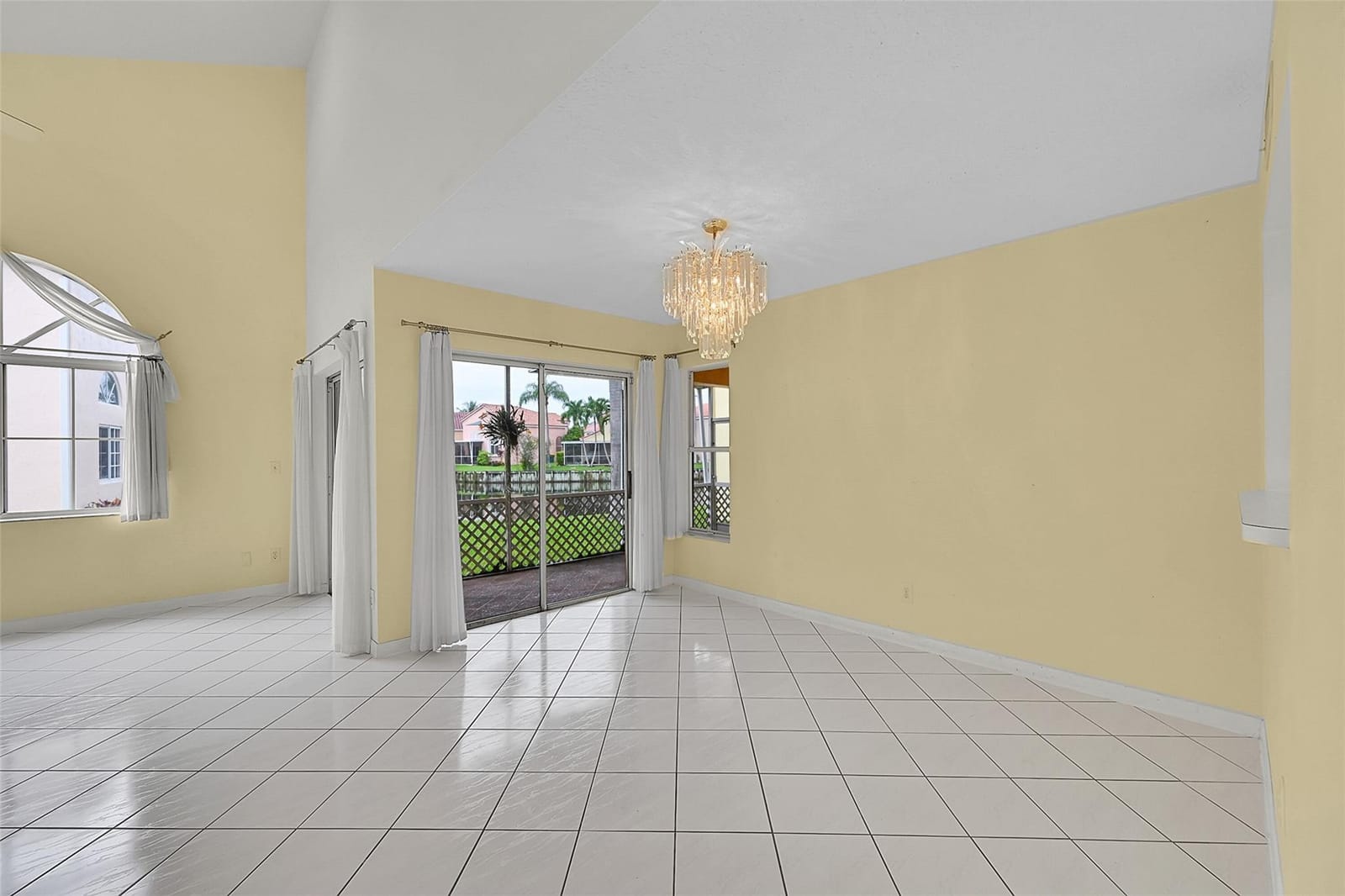 1046 SE 6th Avenue — photo 3