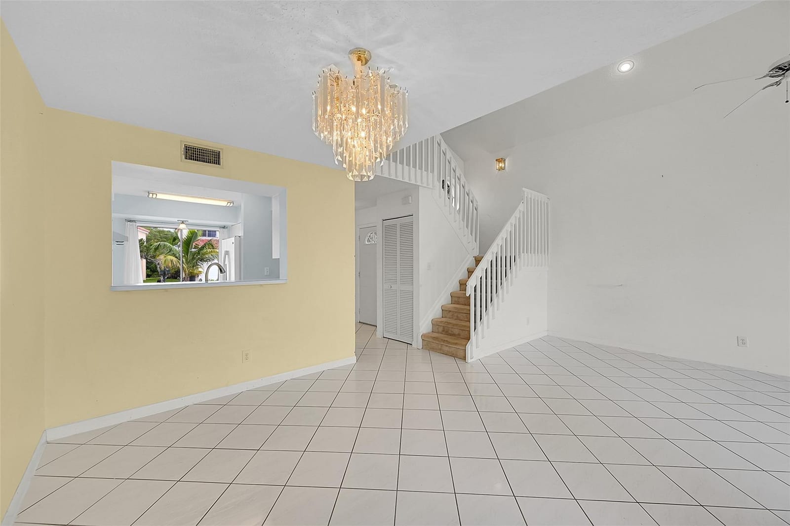 1046 SE 6th Avenue — photo 4