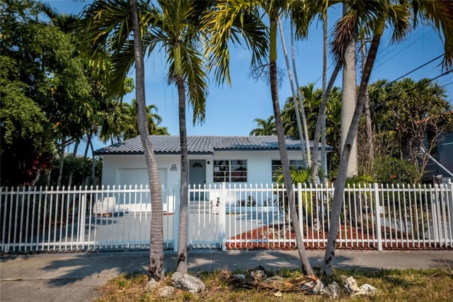 2221 SW 13th Street, Miami, FL 33145