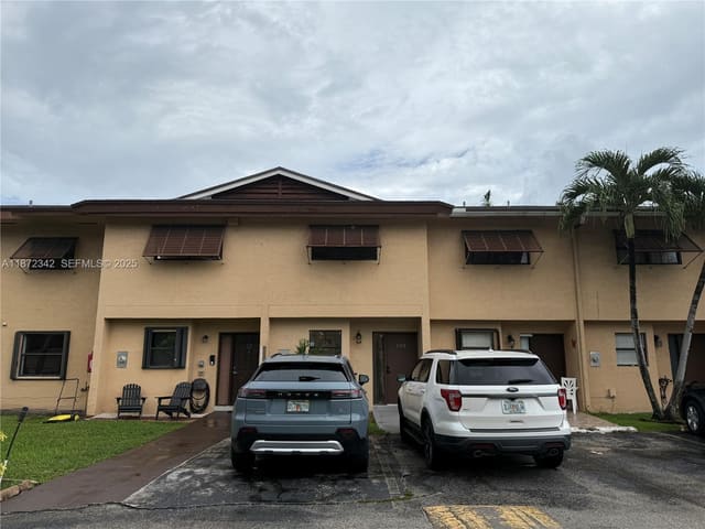 6850 NW 173rd Drive 103, sold in Laguna Tropical, Hialeah, FL