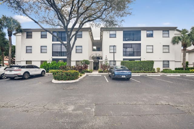 5157 Floria Way R, sold in Giardino Village Condos, Boynton Beach, FL