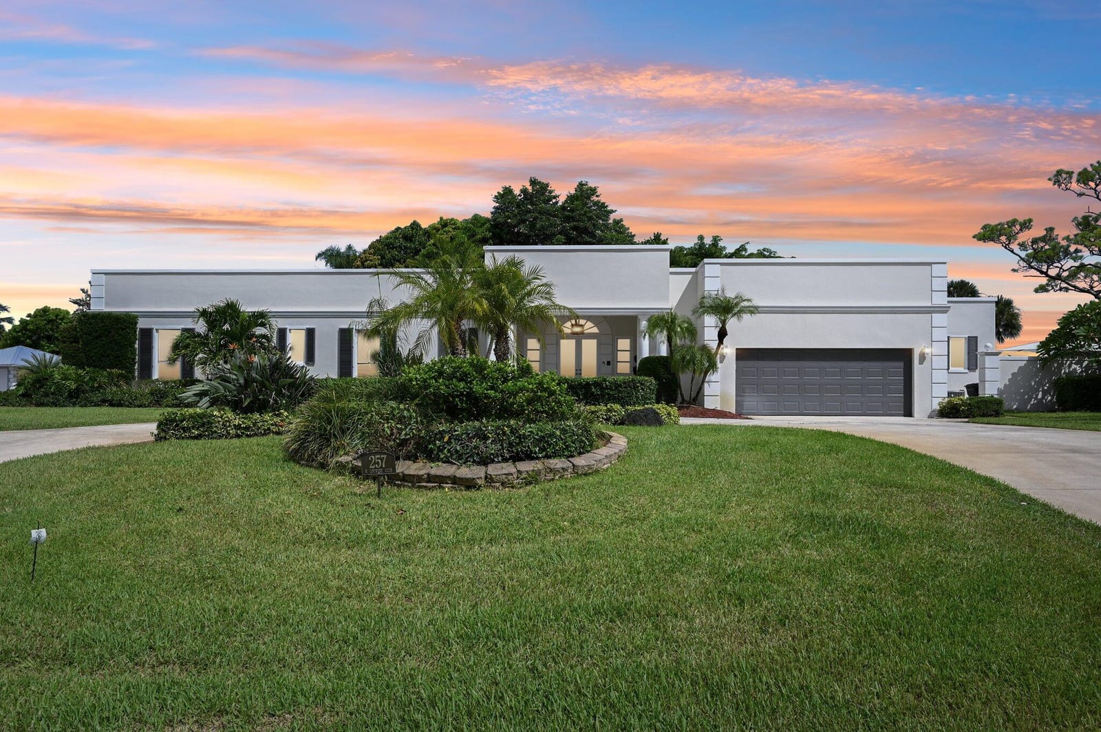 257 N Country Club Drive — photo 2