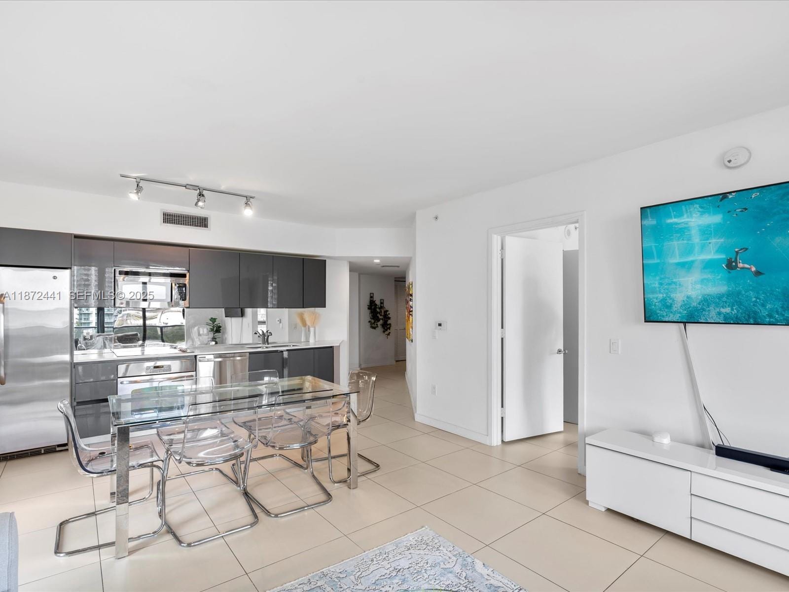 31 SE 6th Street 802, Miami, FL 33131 photo 13