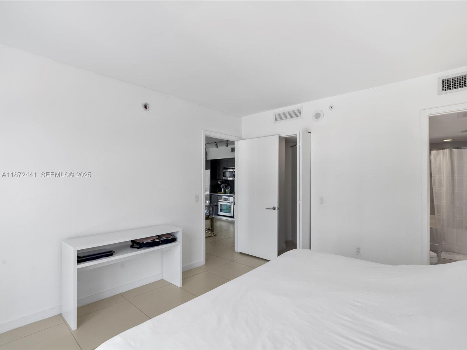 31 SE 6th Street 802, Miami, FL 33131 photo 25