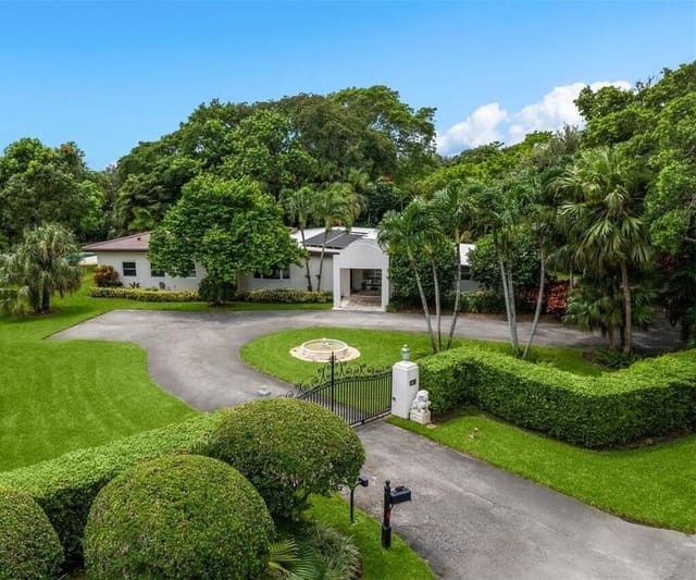 6700 SW 115th Street, sold in Oakridge Estates, Pinecrest, FL