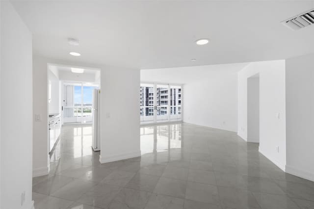 21055 NE 37th Avenue 2703, sold in South Tower At The Point, Aventura, FL