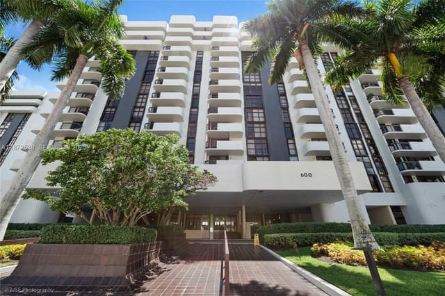 600 Biltmore Way 1218, Coral Gables, FL 33134