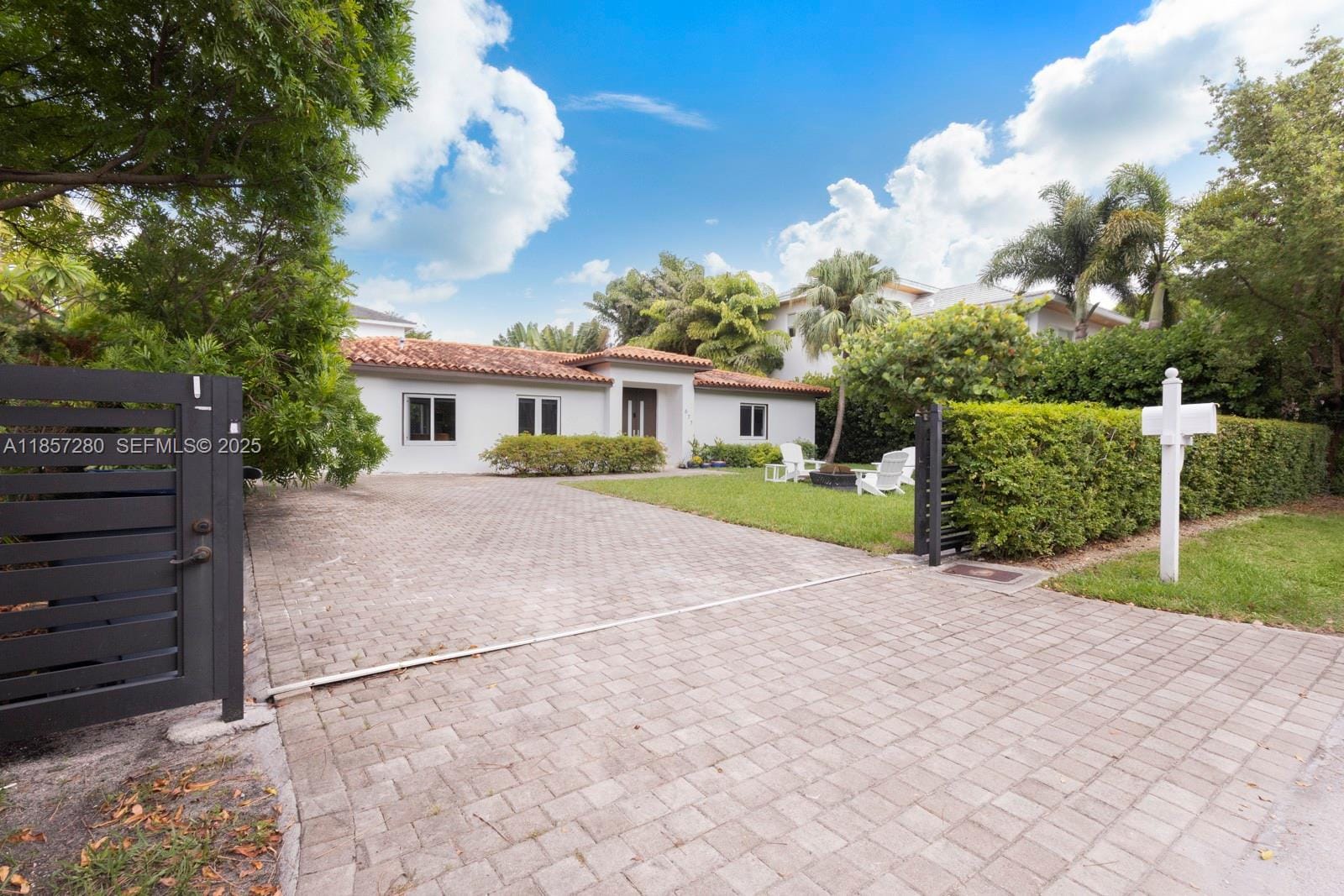 5 bedroom home for sale at 677 Hampton, Key Biscayne, FL 33149 — $3,470,000
