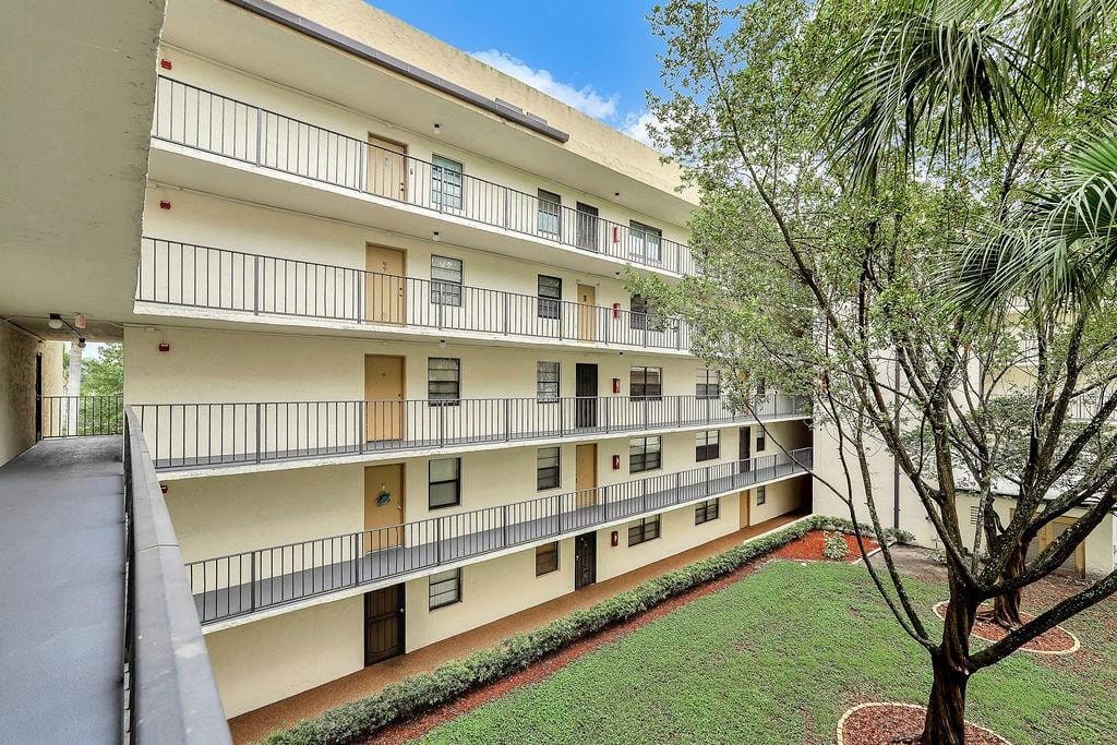 6190 Woodlands Boulevard 212, Tamarac, FL 33319