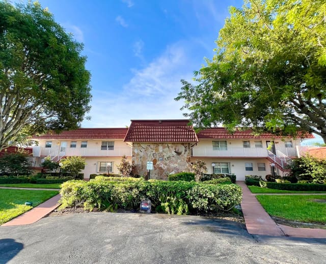 12008 Poinciana Boulevard 106, Royal Palm Beach, FL 33411