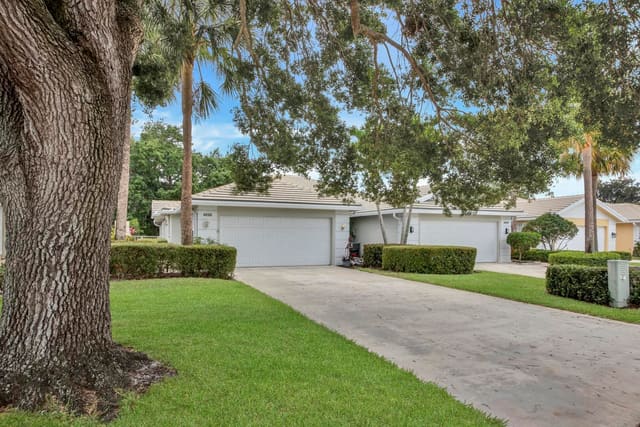 4220 Royal Oak Drive, sold in Garden Oaks, Palm Beach Gardens, FL