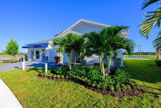 10669 NW Suncrest Loop, Port St. Lucie, FL 34987