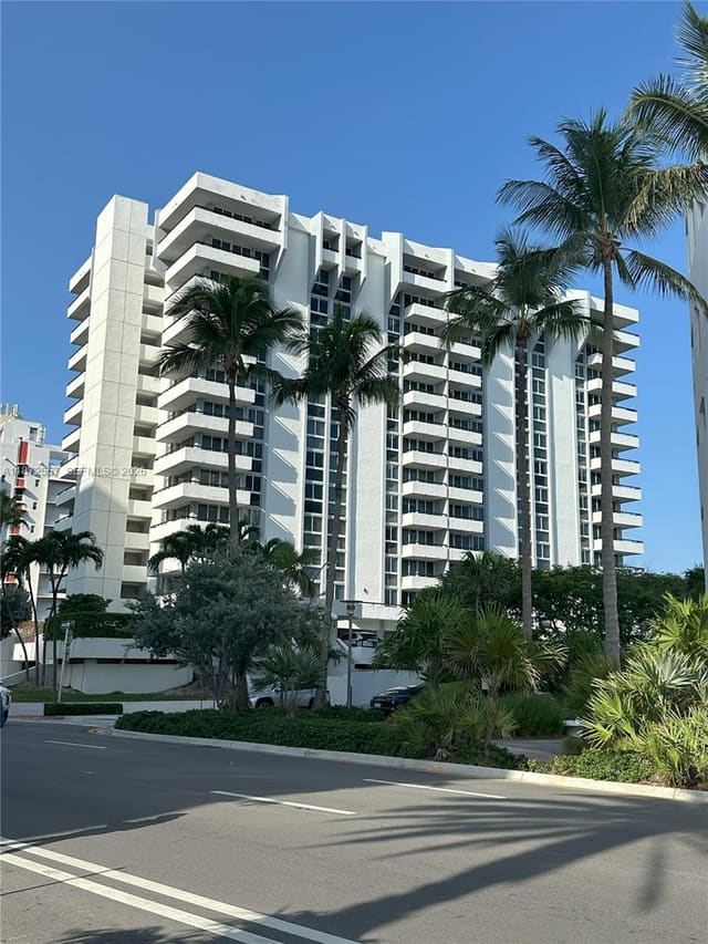 3200 Collins Avenue 113, sold in Portugal Towers Condo, Miami Beach, FL