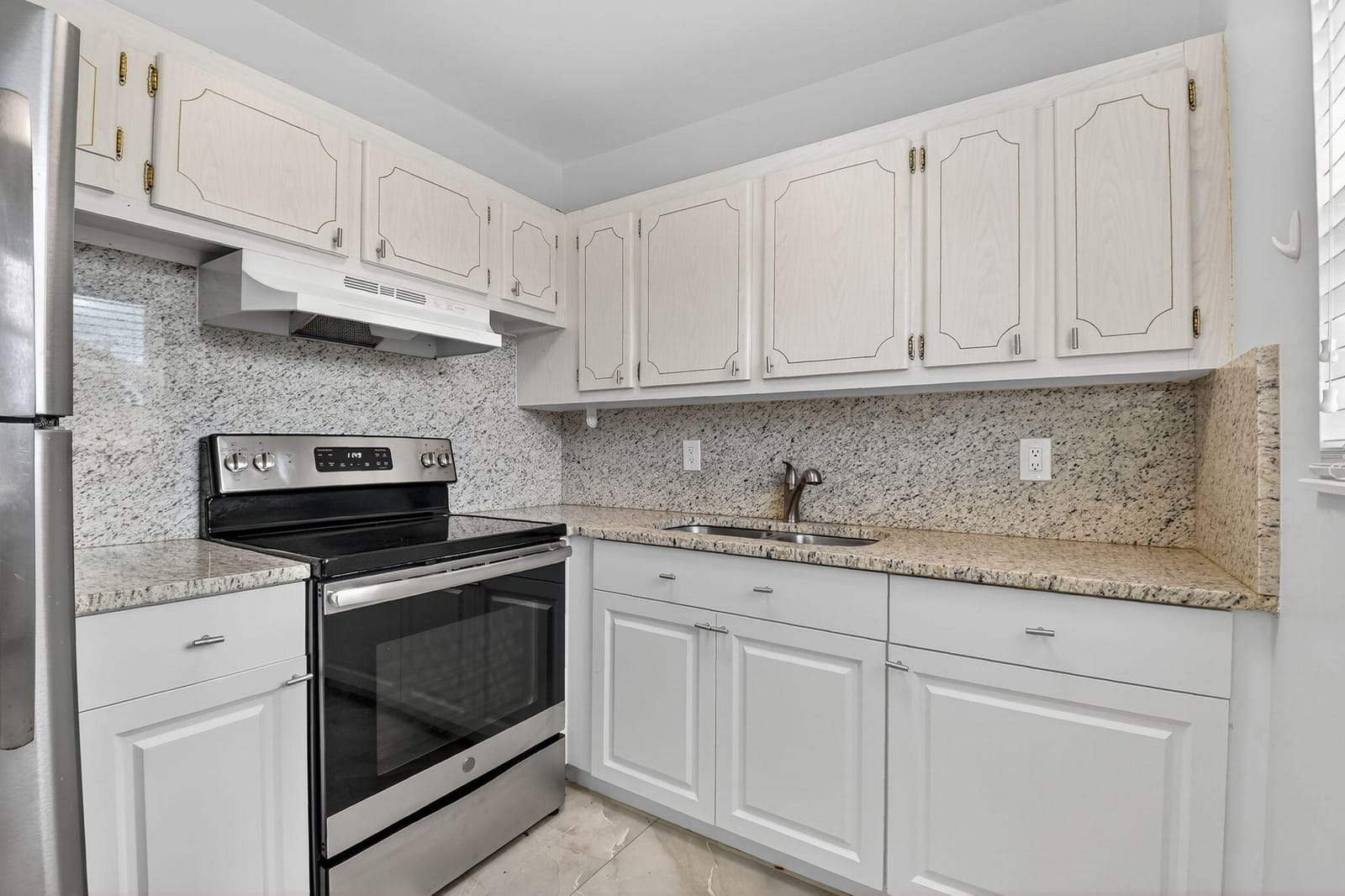 16 Waltham A — photo 8