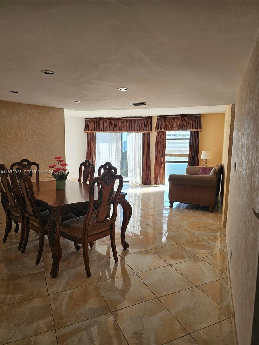 20400 W Country Club Drive 711 — photo 11