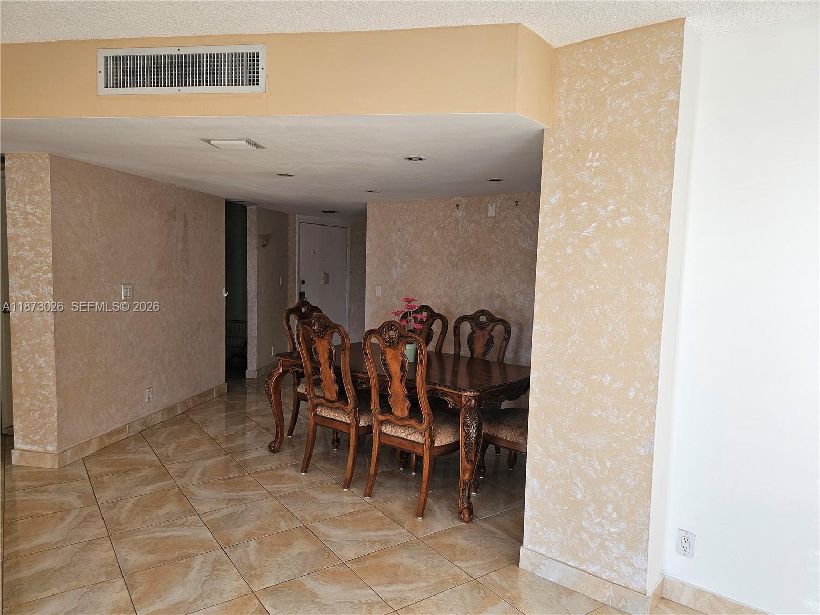 20400 W Country Club Drive 711 — photo 8
