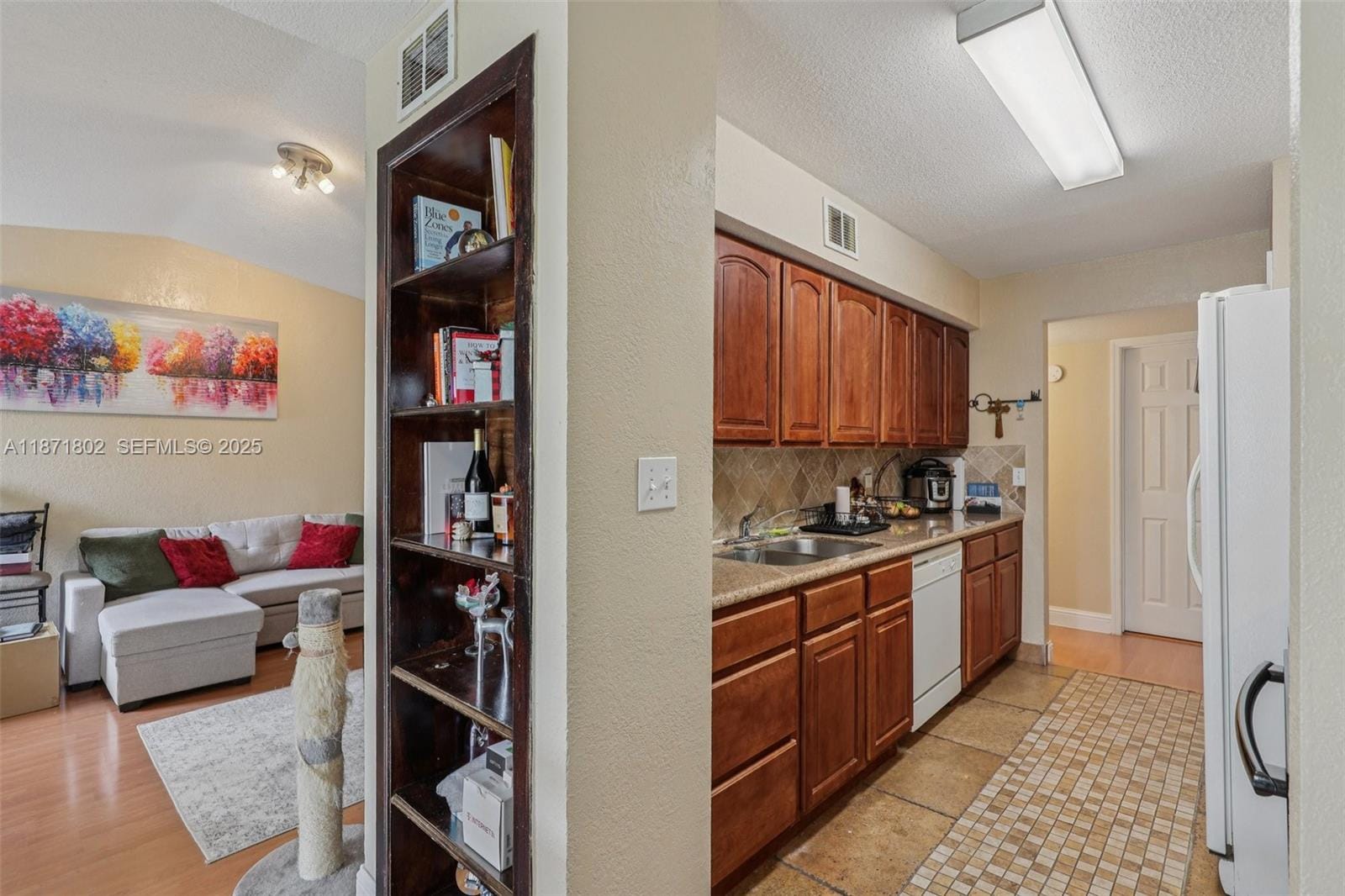 915 Riverside Drive 523 — photo 9