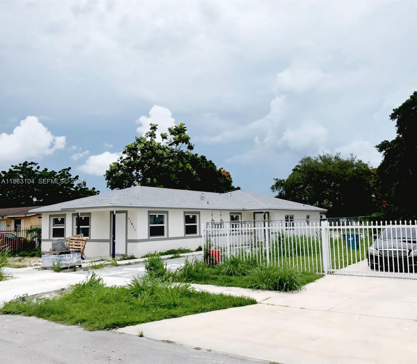 11911 SW 213 — photo 2