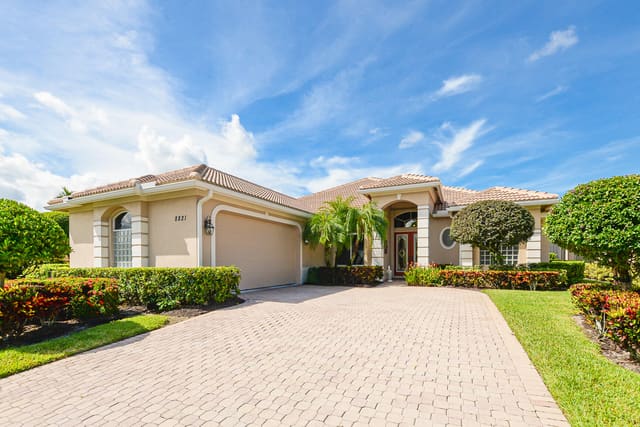 8821 One Putt Place, Port St. Lucie, FL 34986