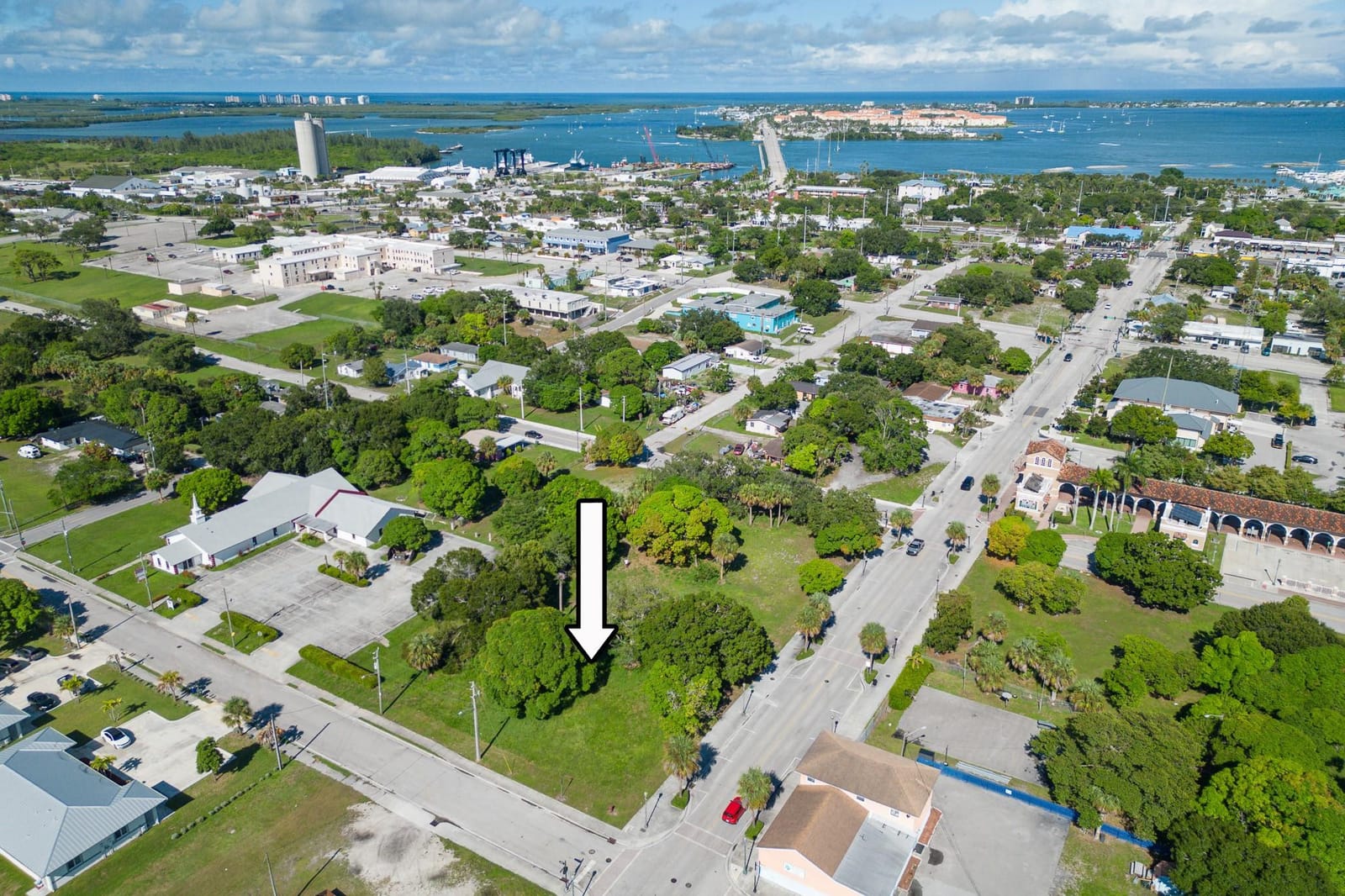 N 9th Street, Fort Pierce, FL 34950 photo 2