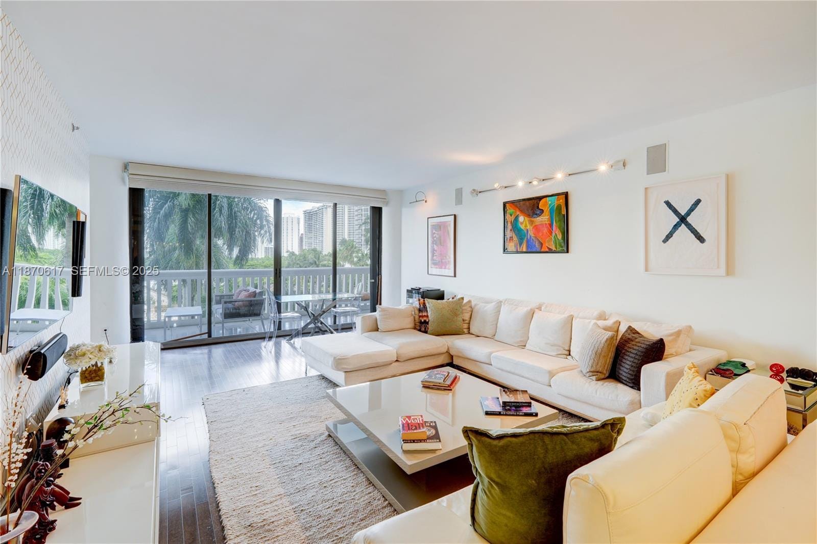 2000 Island Boulevard 710 — photo 4