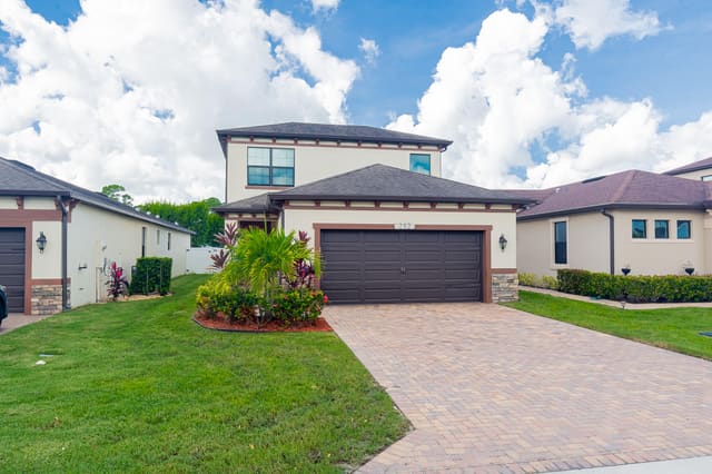 252 SE Via Visconti, Port St. Lucie, FL 34952