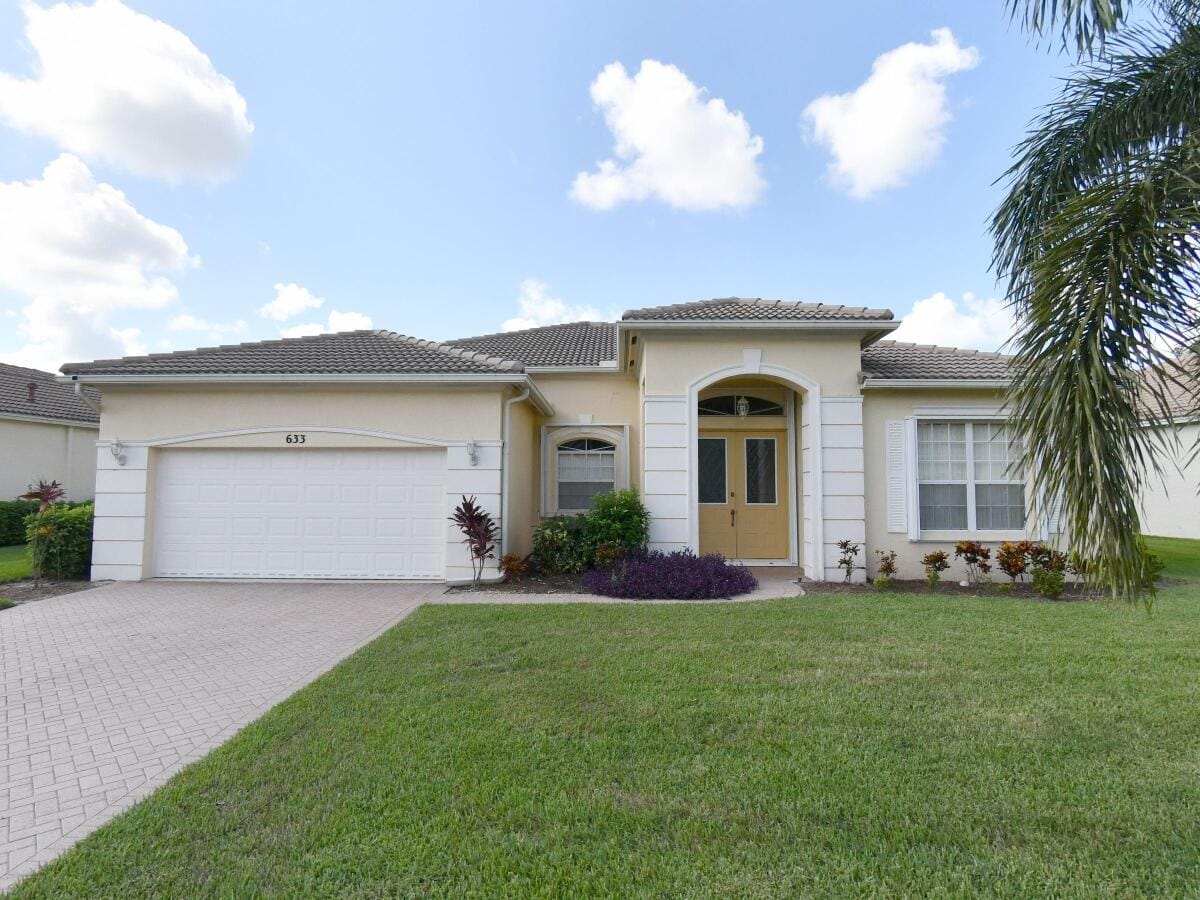 633 SW Long Key Court — photo 2