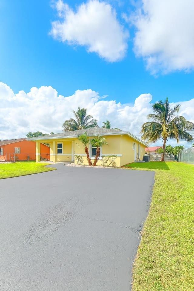1101 Ave J, sold in Park Estates, Belle Glade, FL