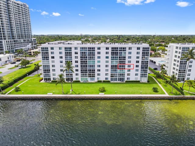 301 Lake Shore Drive 402, Lake Park, FL 33403