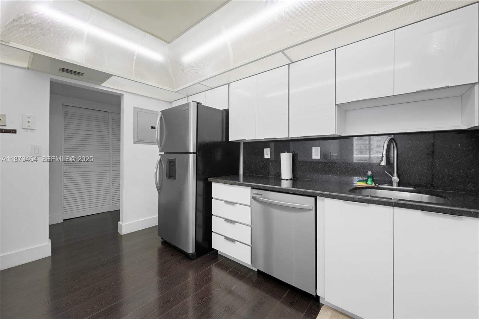 19380 Collins Avenue 1414 — photo 9