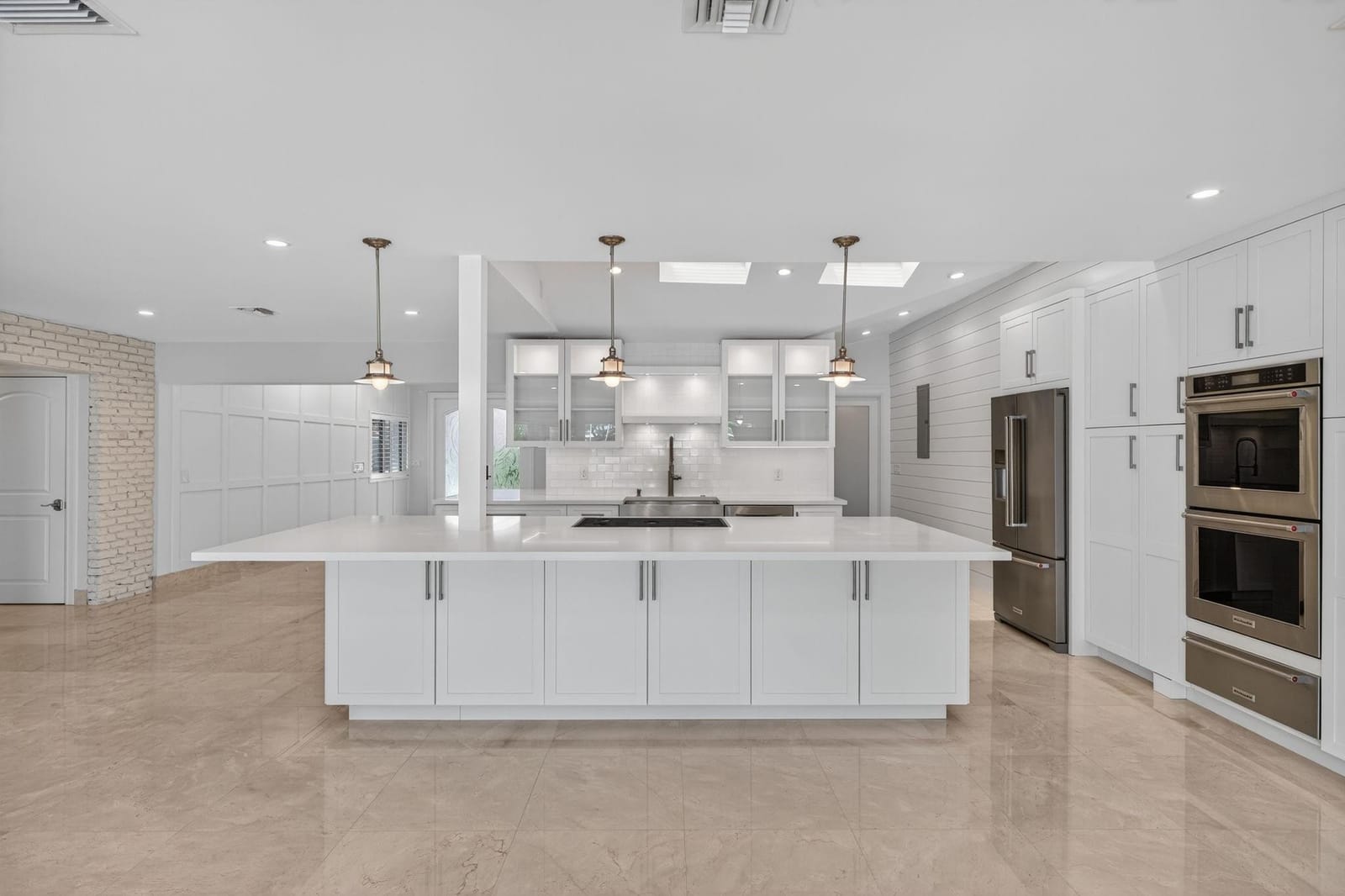 990 SE 7th Avenue — photo 11