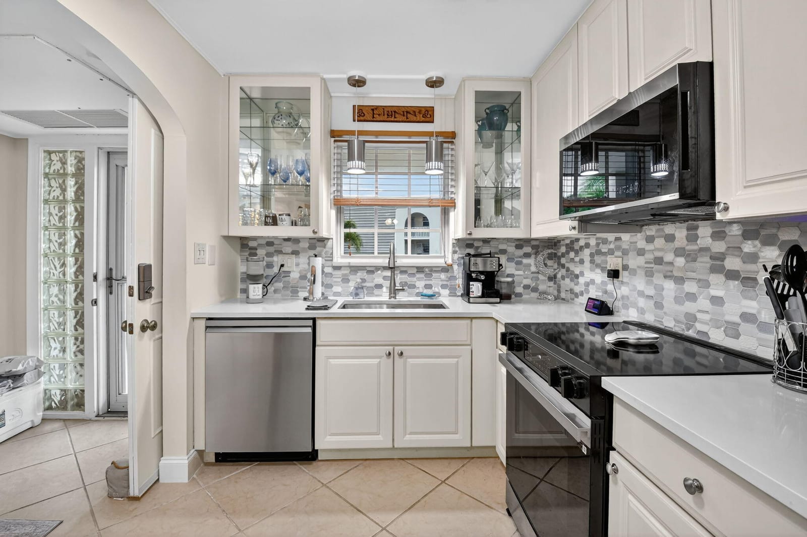 769 Jeffery Street 2-203 — photo 4