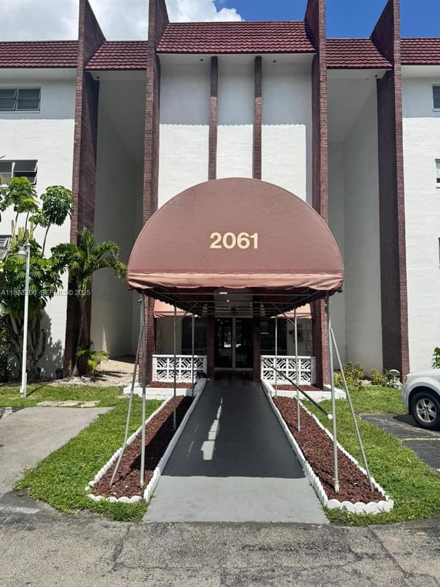 2061 NW 47th Terrace 407, Castle Apartments 17 Cond, Lauderhill, FL