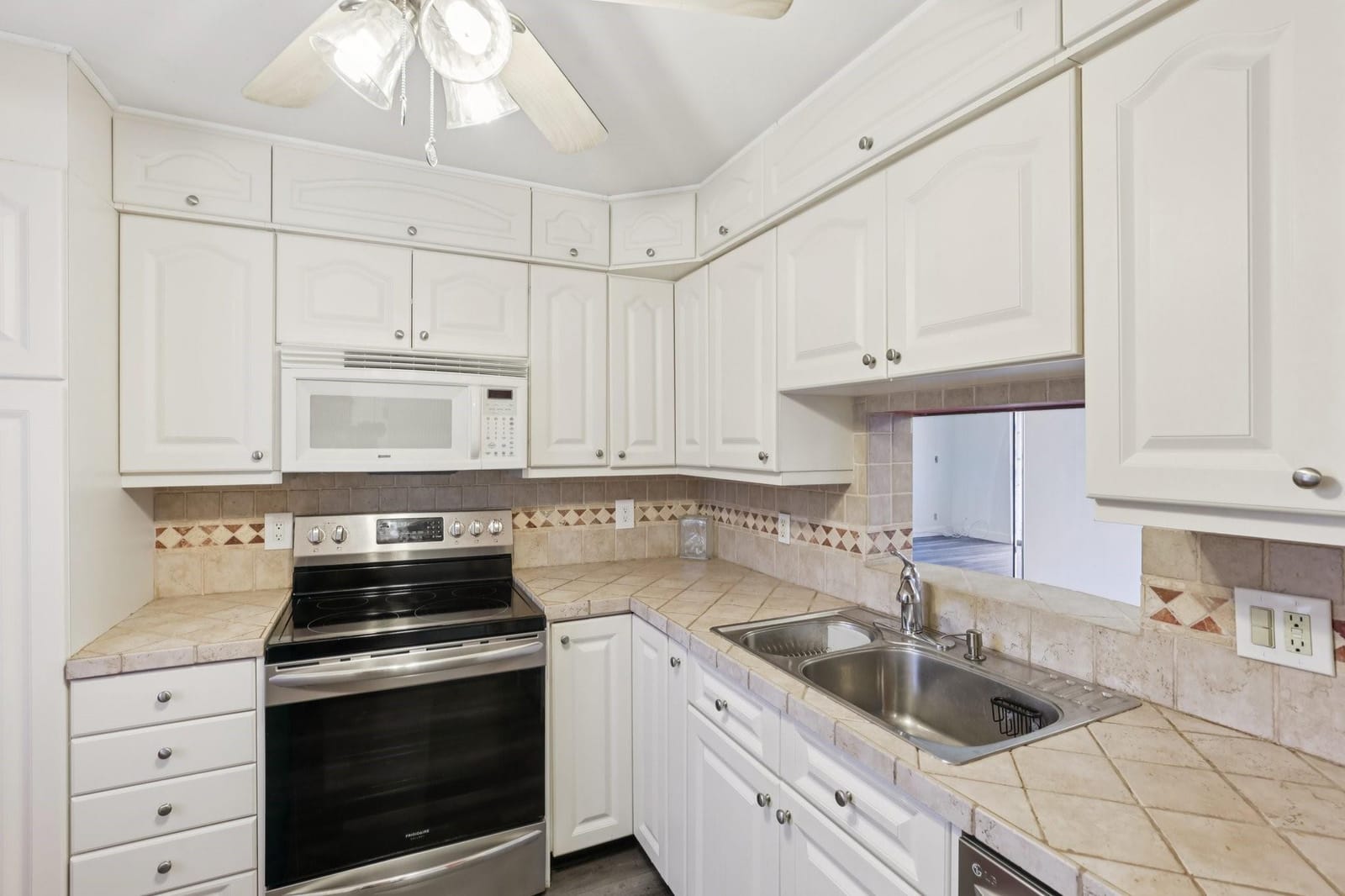 1024 SE 4th Avenue 204, Dania Beach, FL 33004 photo 12