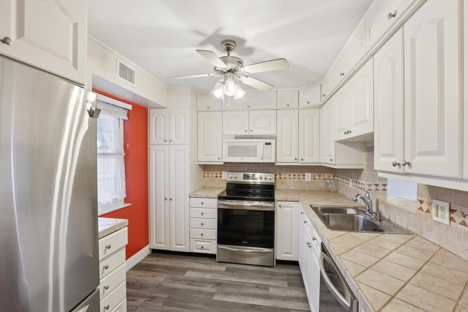 1024 SE 4th Avenue 204, Dania Beach, FL 33004 photo 9