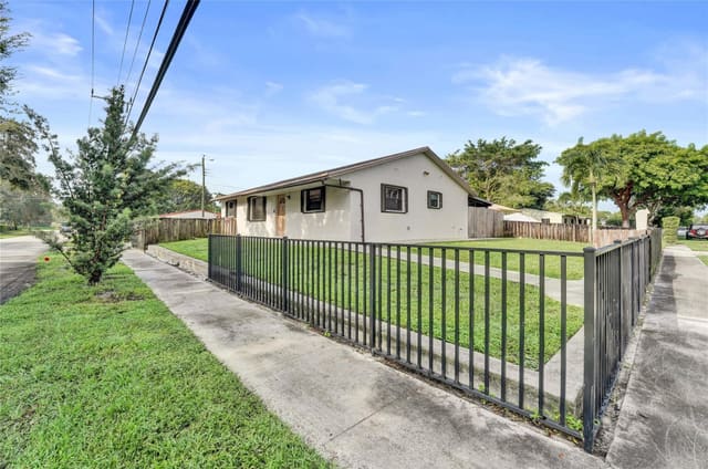 7400 Raleigh Street, Hollywood, FL 33024