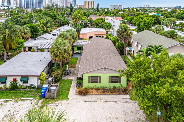 3308 SE 3rd Street, sold in Blount Bros Pompano Beach, Pompano Beach, FL