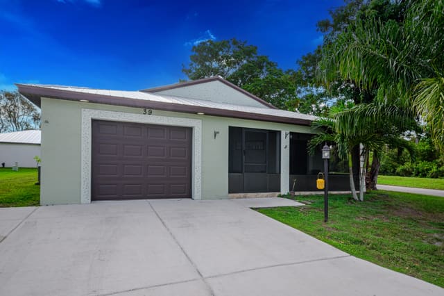 39 SE Flamenco Way, Port St. Lucie, FL 34952