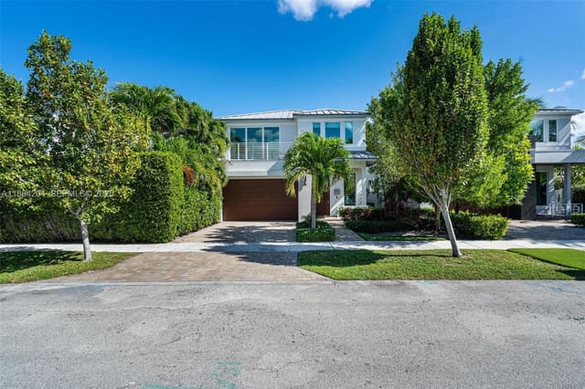2516 NE 32nd Avenue, sold in Lauderdale Beach Ext 27-4, Fort Lauderdale, FL