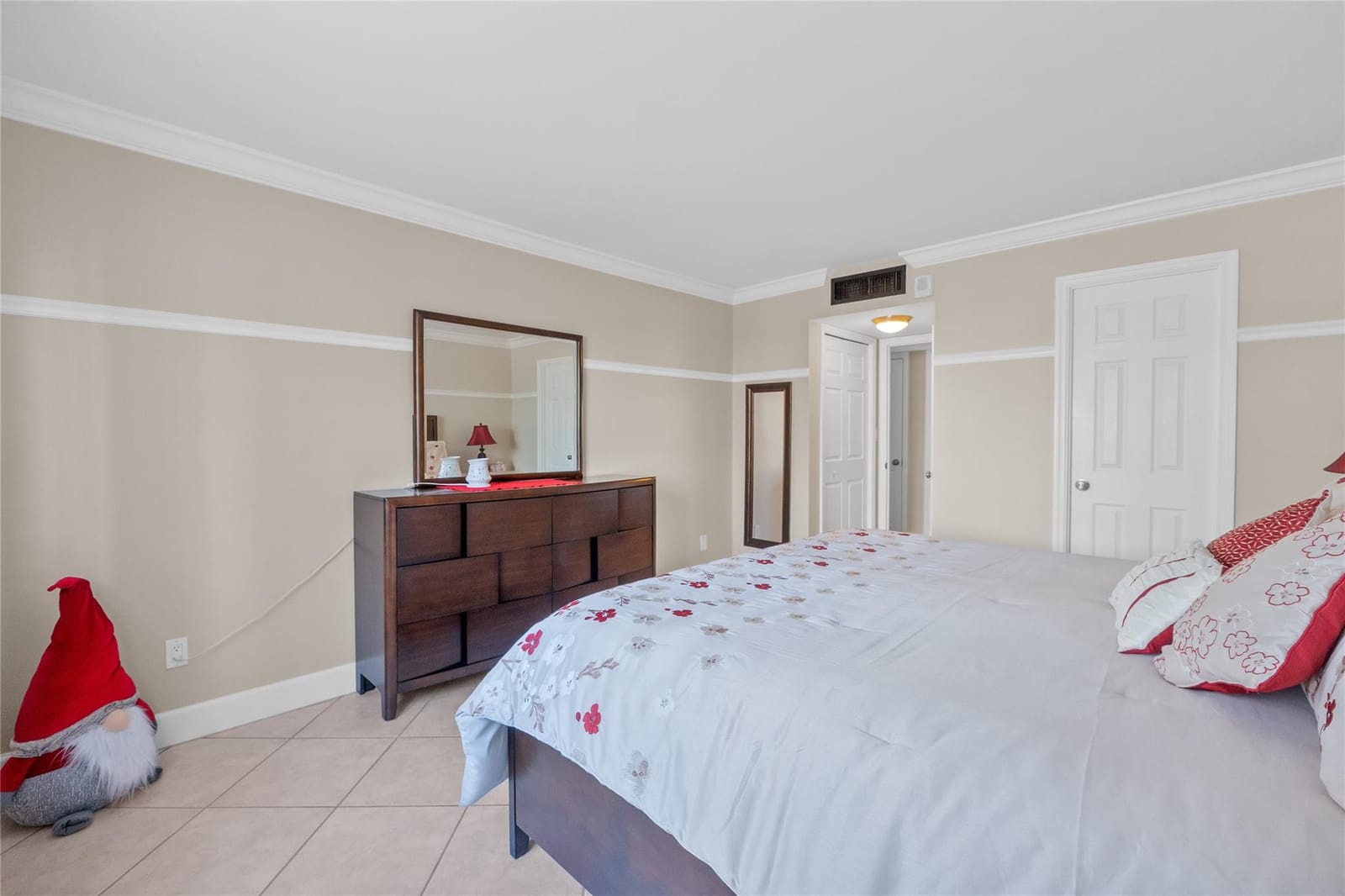 1849 S Ocean Drive 215 — photo 3