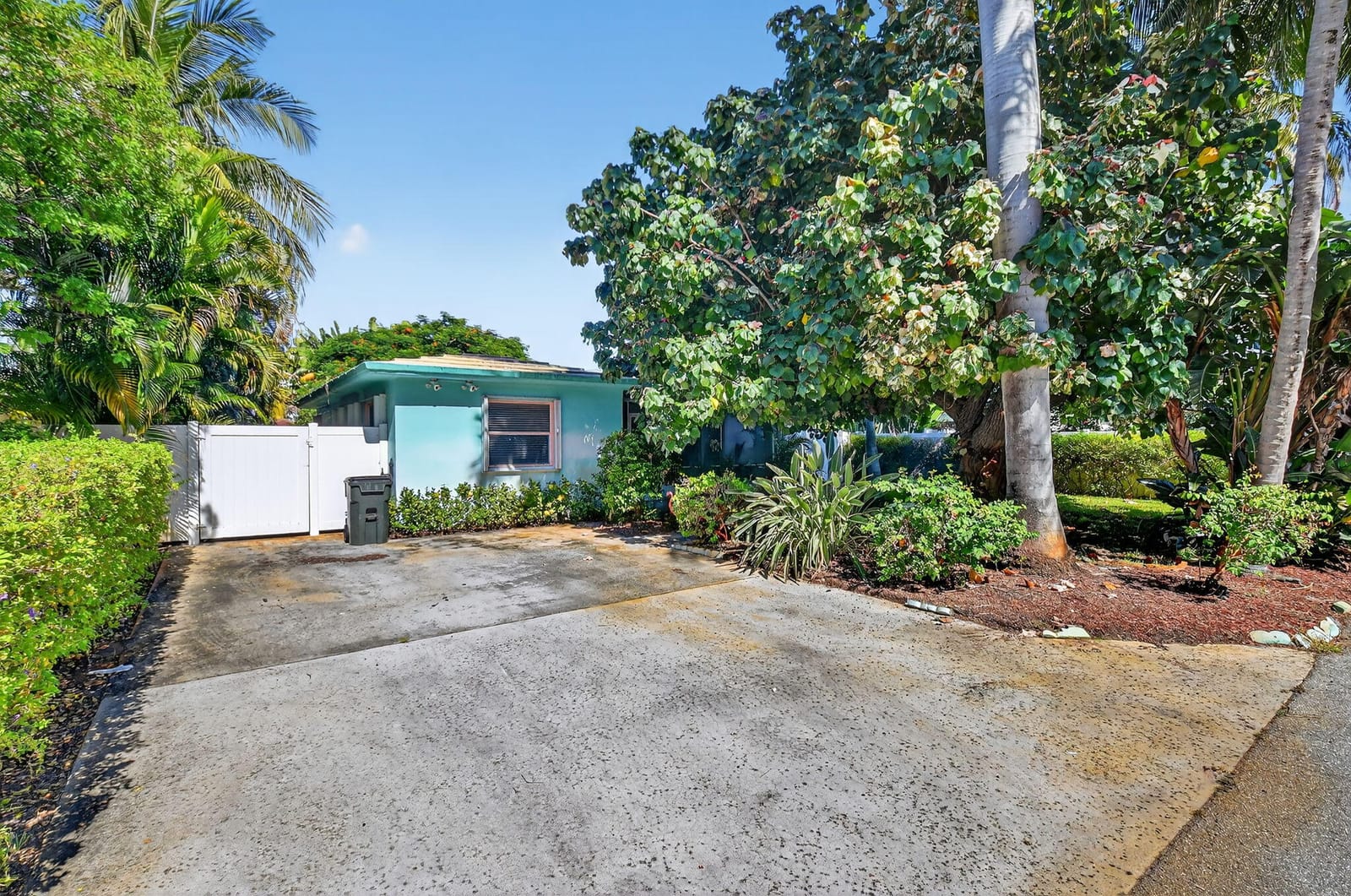 1248 NE 8th Avenue, Delray Beach, FL 33483 photo 1